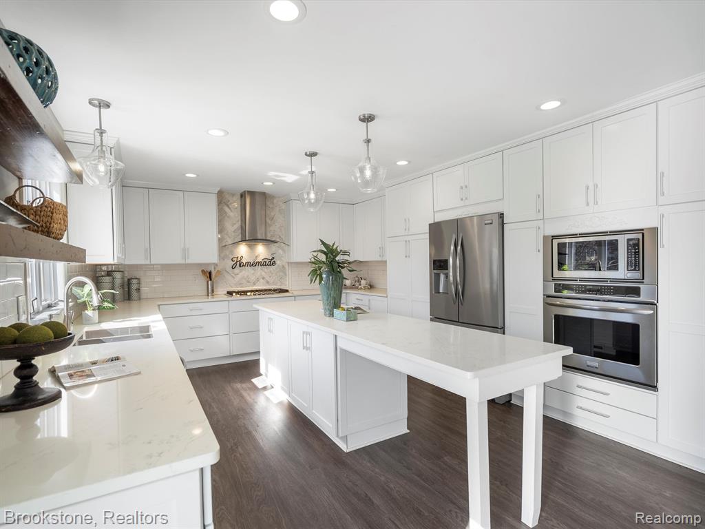 576 E Flint Street, Lake Orion, MI 48362 — Photo 7