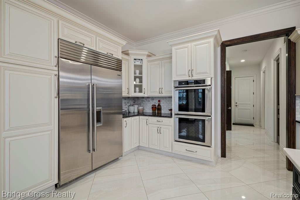 5820 LAKEVIEW Avenue, Orchard Lake Village, MI 48323 — Photo 29