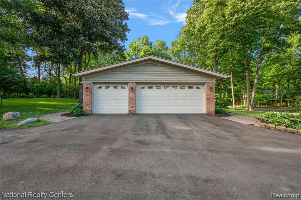 21201 E Chigwidden Street, Northville, MI 48167 — Photo 47
