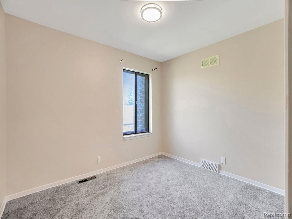 3092 LINDENWOOD Drive, Dearborn, MI 48120 — Photo 18