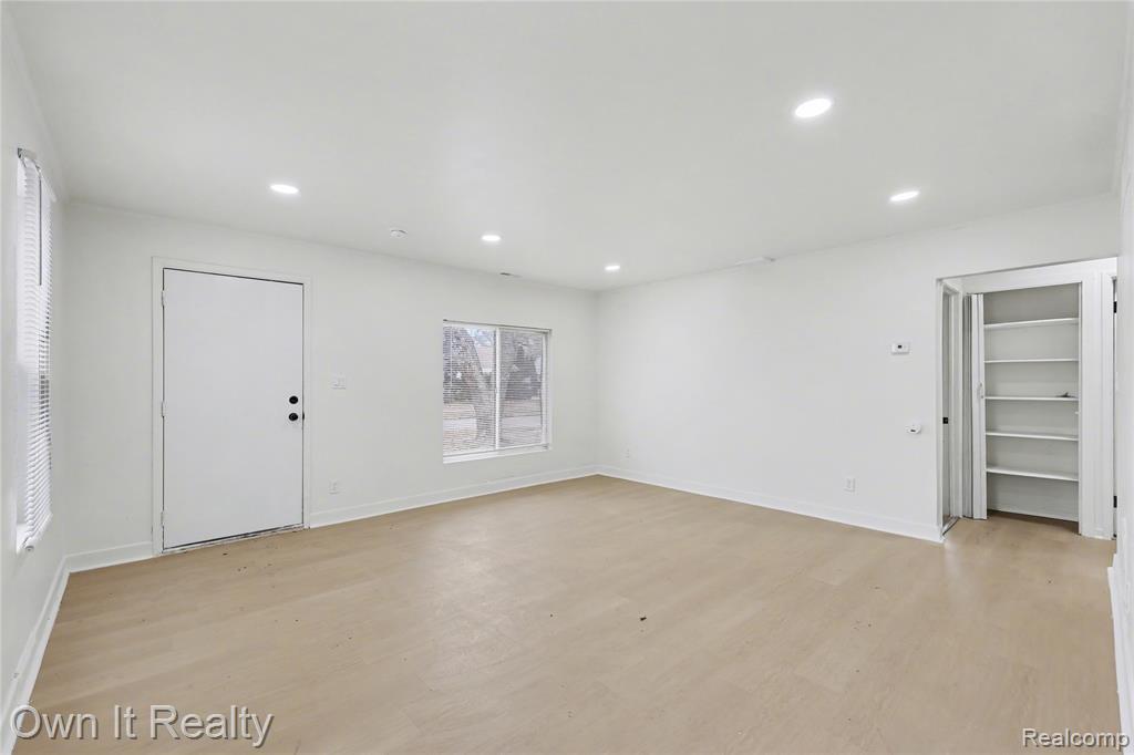 10821 Albany Street, Oak Park, MI, 48237