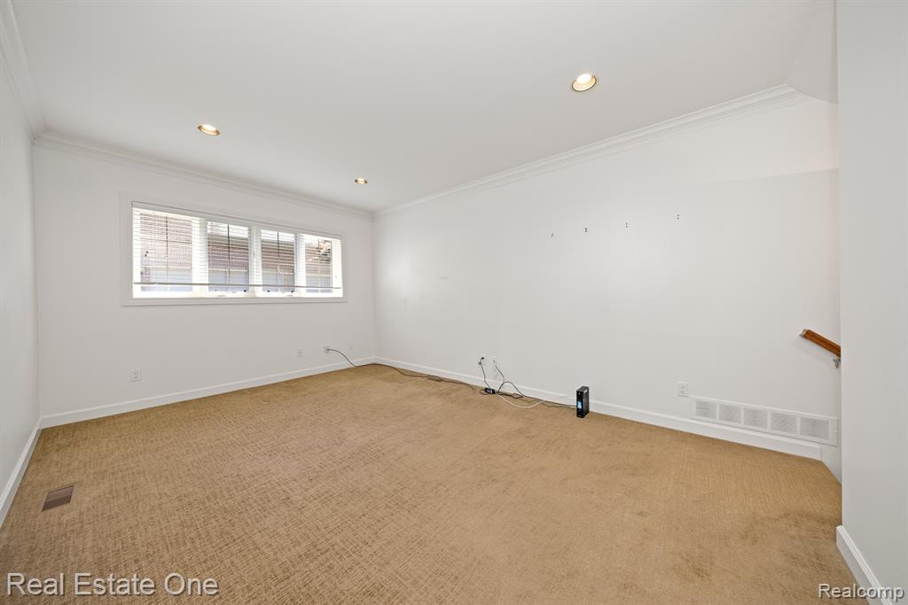 6745 CHARING Crossing, West Bloomfield, MI — Photo 55
