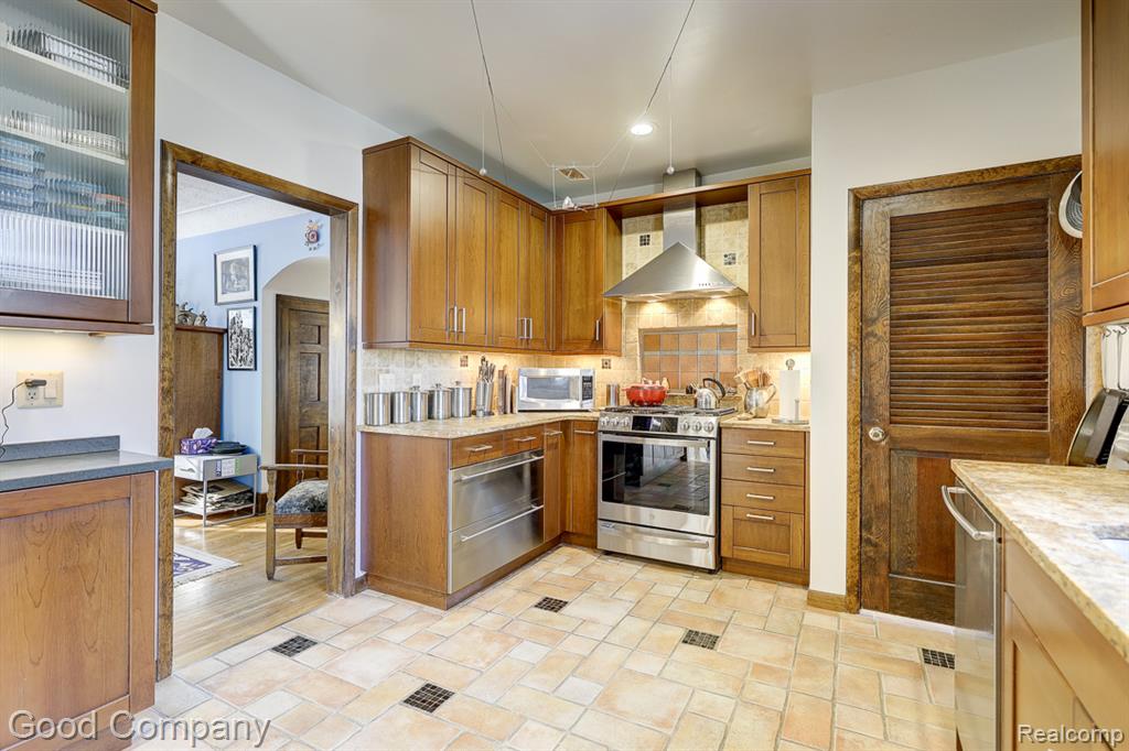 19 Oakdale Boulevard, Pleasant Ridge, MI — Photo 22