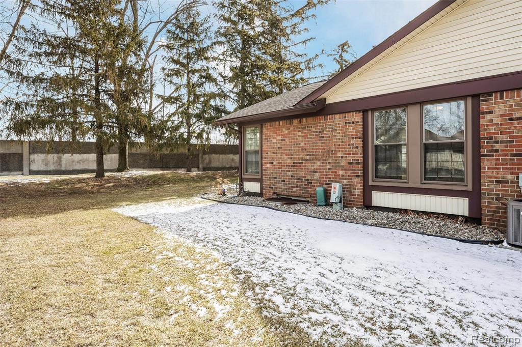40526 Newport Drive, Plymouth, MI 48170 — Photo 5