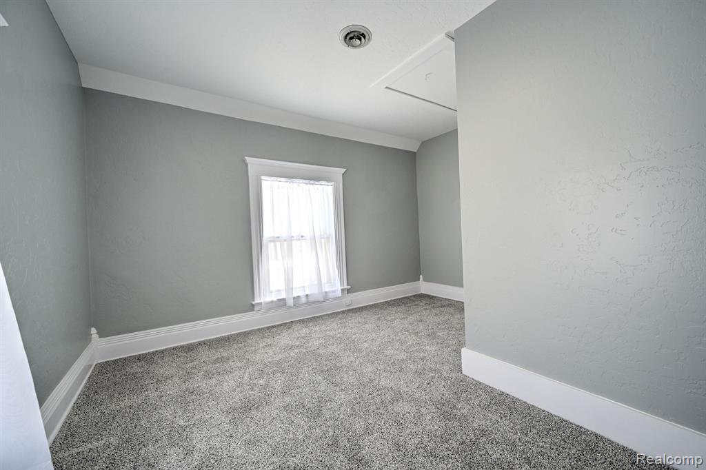 602 S BROAD Street, Holly, MI 48442 — Photo 38