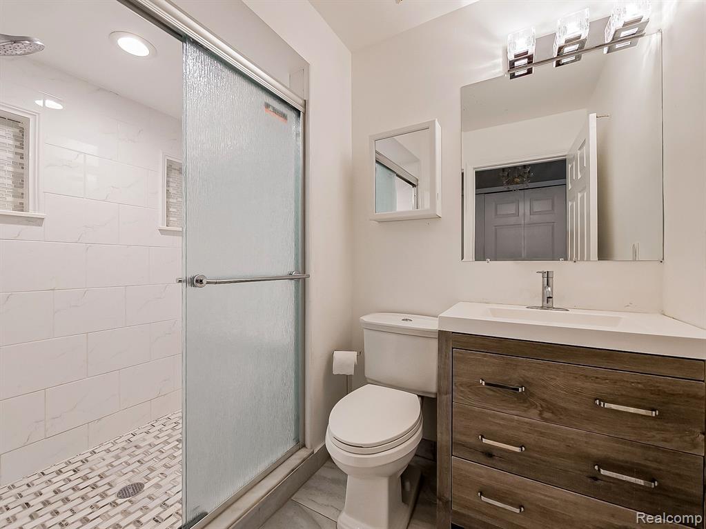 5570 HAMPSHIRE Drive, West Bloomfield, MI — Photo 49