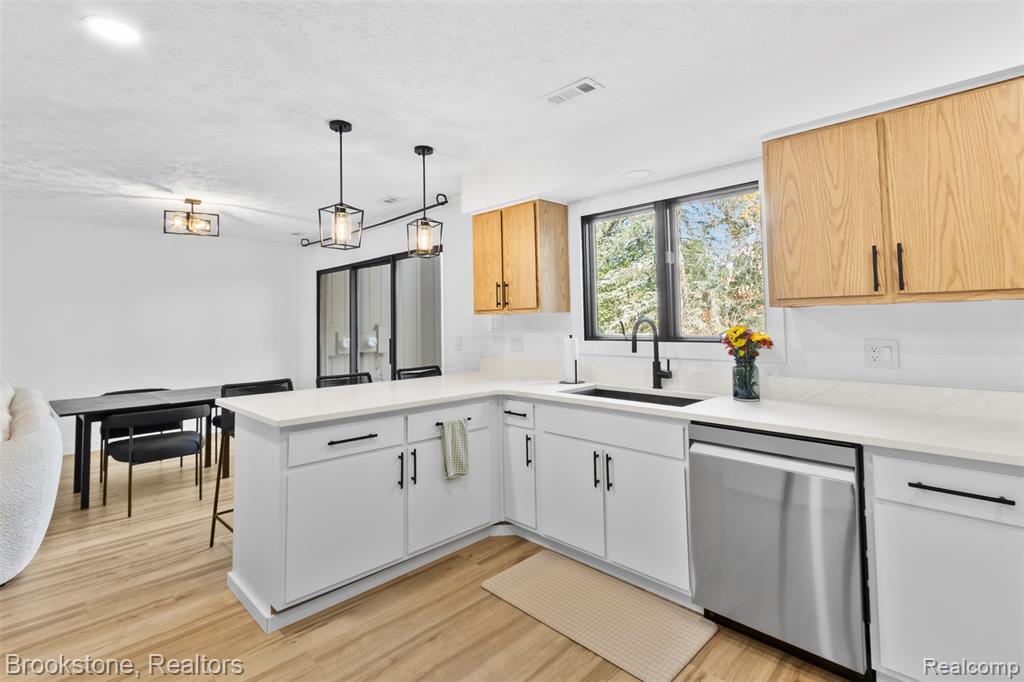 468 Woodstone Road, Waterford, MI 48327 — Photo 12