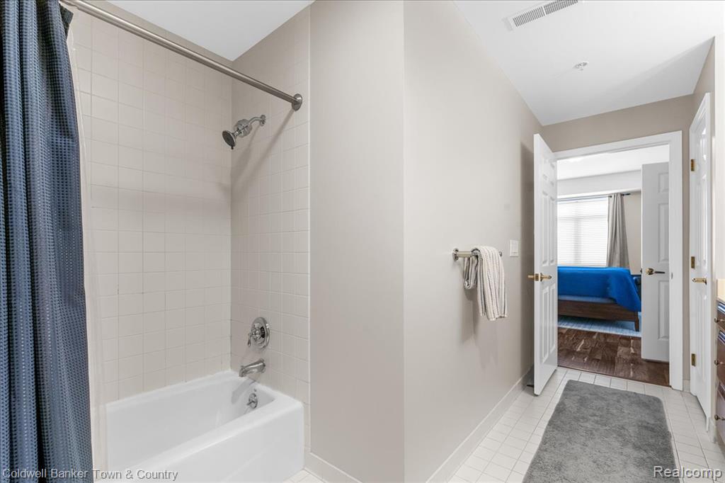 220 Mac Avenue, 411, East Lansing, MI 48823 — Photo 17