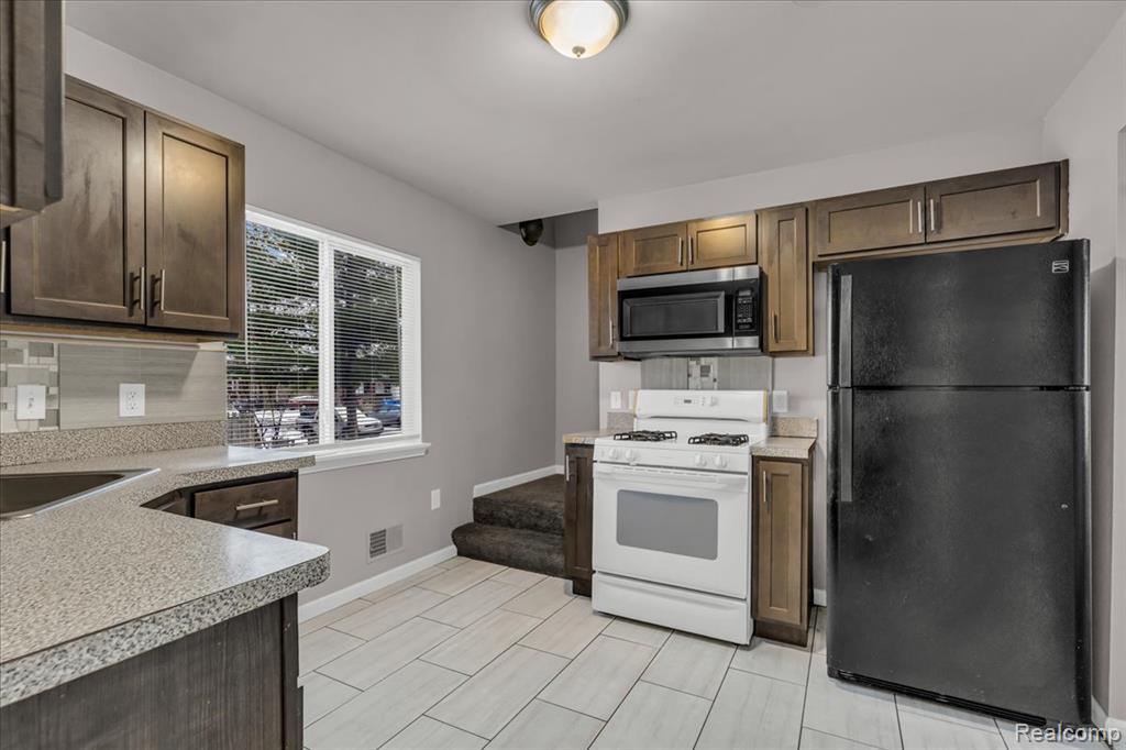 8268 Hudson Avenue, Warren, MI 48089 — Photo 6