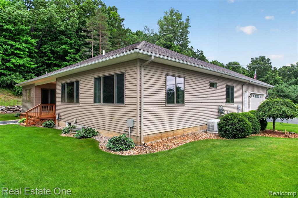 1161 Oakwood Road, Ortonville, MI 48462 — Photo 7