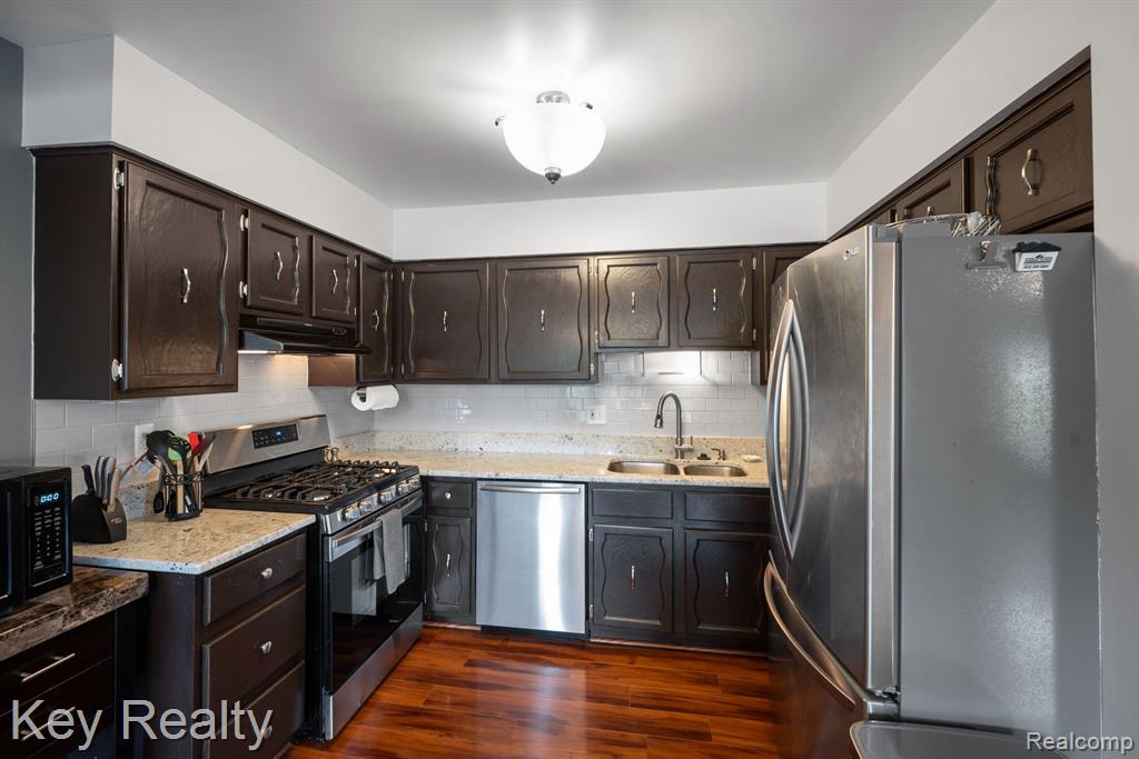 1100 WASHINGTON Circle, Northville, MI 48167 — Photo 11