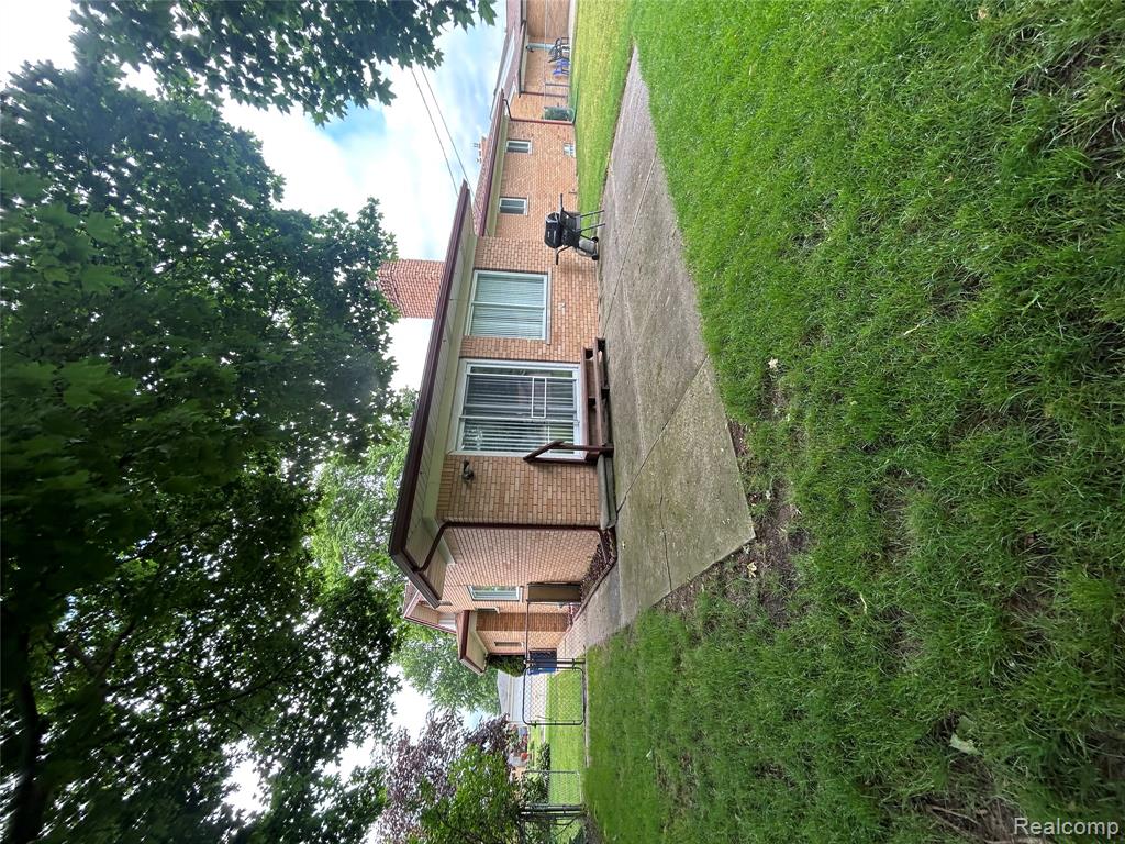 129 Pleasant Lake Drive, Waterford, MI 48327 — Photo 20