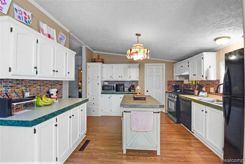 2330 CHARTER OAK Court, Newport, MI 48166 — Photo 12