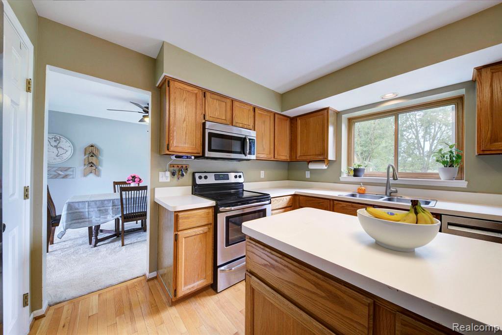 46500 E Oak Manor Court, Canton, MI 48187 — Photo 14