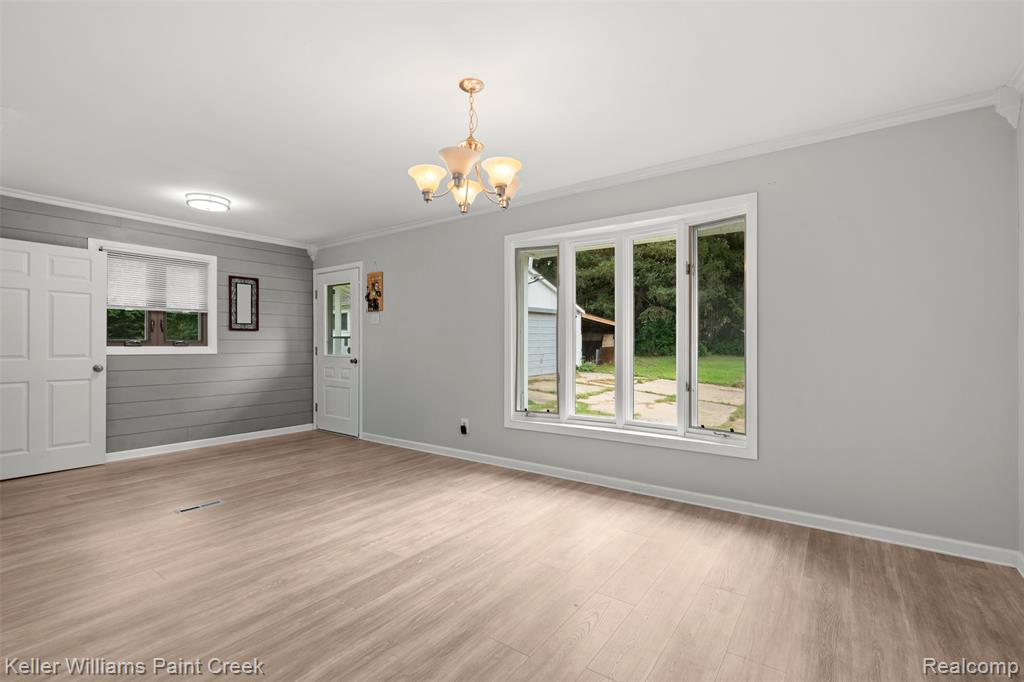 990 N Oxford Road, Oxford, MI 48371 — Photo 2