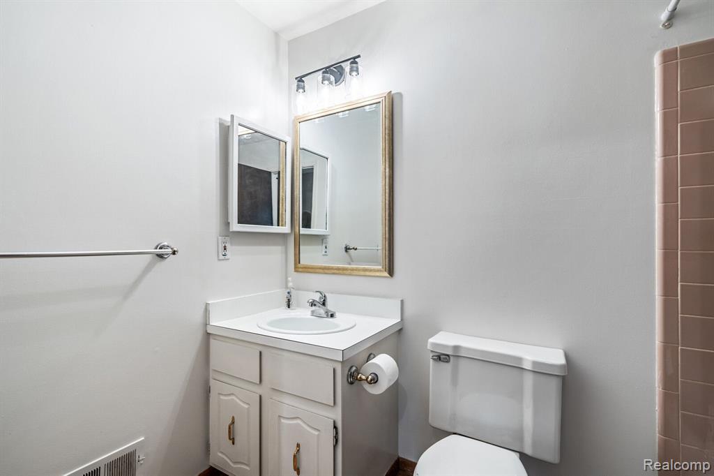 38347 CAROLON Boulevard, Westland, MI — Photo 17