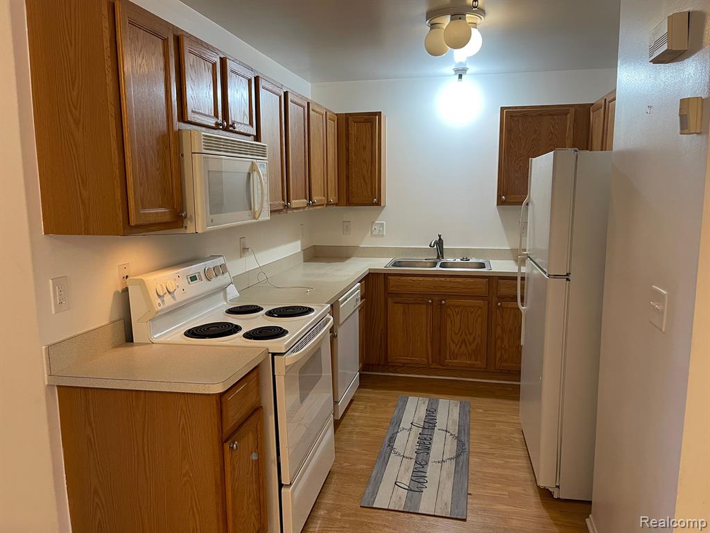 23318 GRAYSON Drive, Southfield, MI 48075 — Photo 5