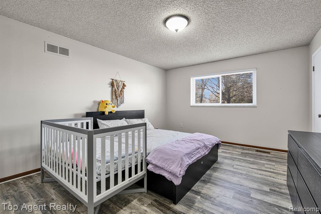 42185 KINGSLEY Drive, Clinton Twp, MI 48038 — Photo 17