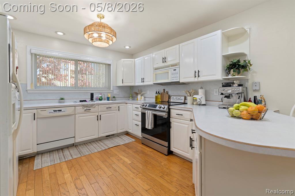 8130 Ravine Drive, Westland, MI — Photo 10