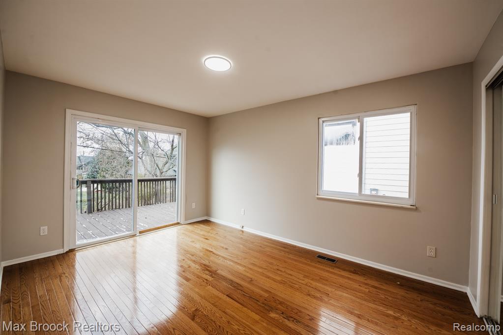 5528 SUNNYCREST Drive, West Bloomfield, MI 48323 — Photo 17