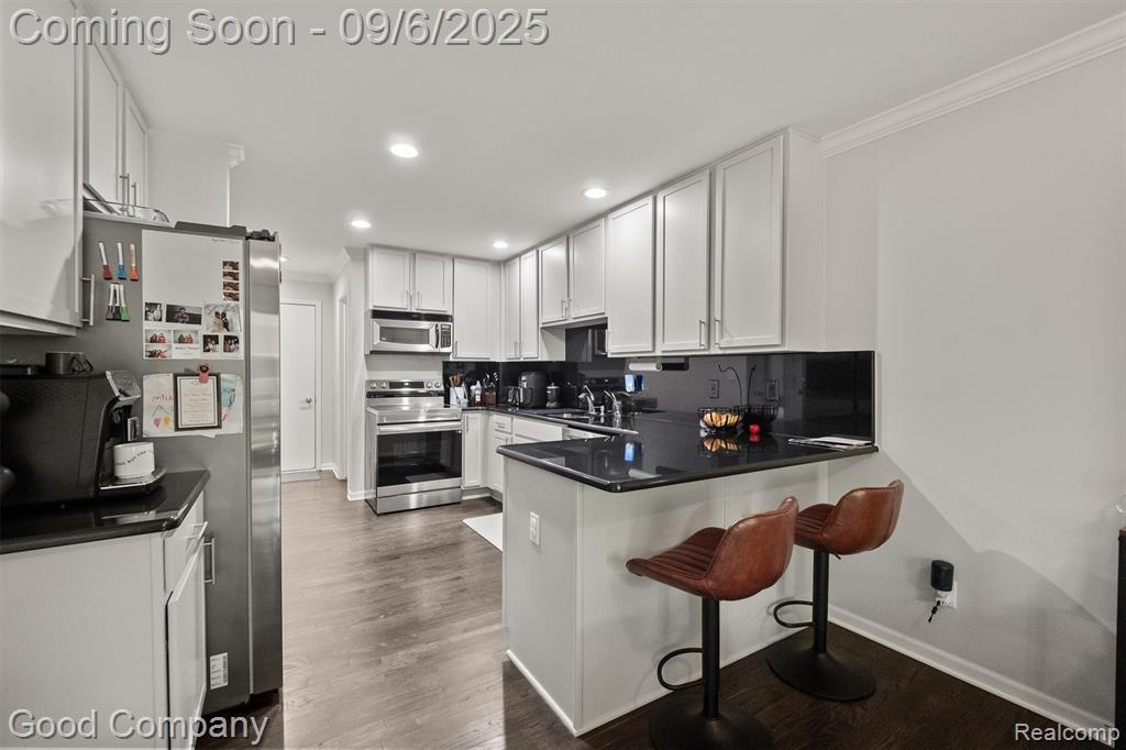 308 James Circle, Royal Oak, MI 48067 — Photo 10