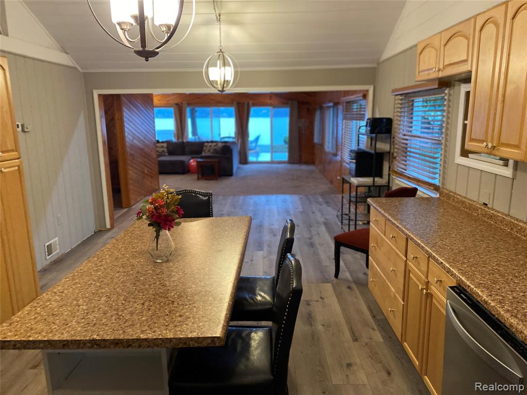 7825 Elizabeth Lake Rd Beach, Waterford, MI 48327 — Photo 7