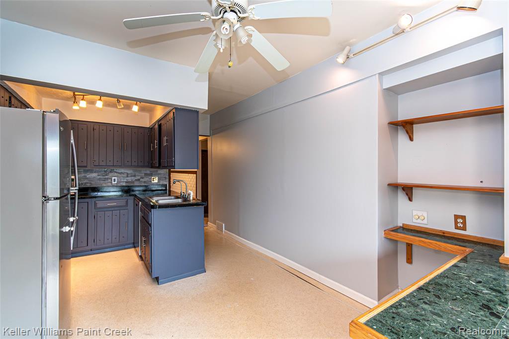 6903 Dandison Boulevard, West Bloomfield, MI 48324 — Photo 41