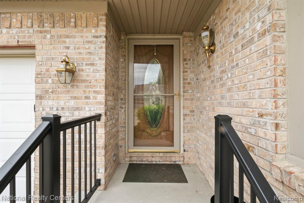 7221 Hawthorne Circle, Goodrich Vlg, MI — Photo 3
