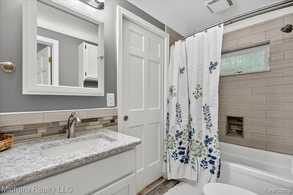 4932 Grange Hall Road, Holly, MI 48442 — Photo 37