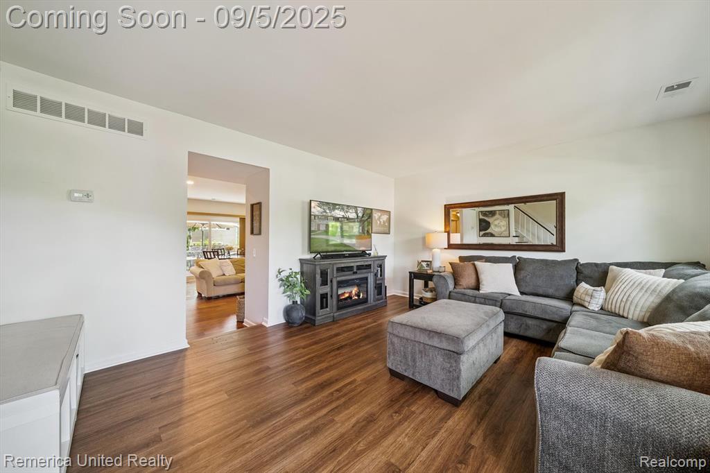 41377 Leidel Court, Northville, MI 48167 — Photo 4