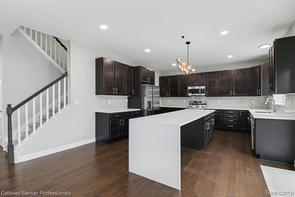 4817 W Stonegate Circle, Lake Orion, MI — Photo 9