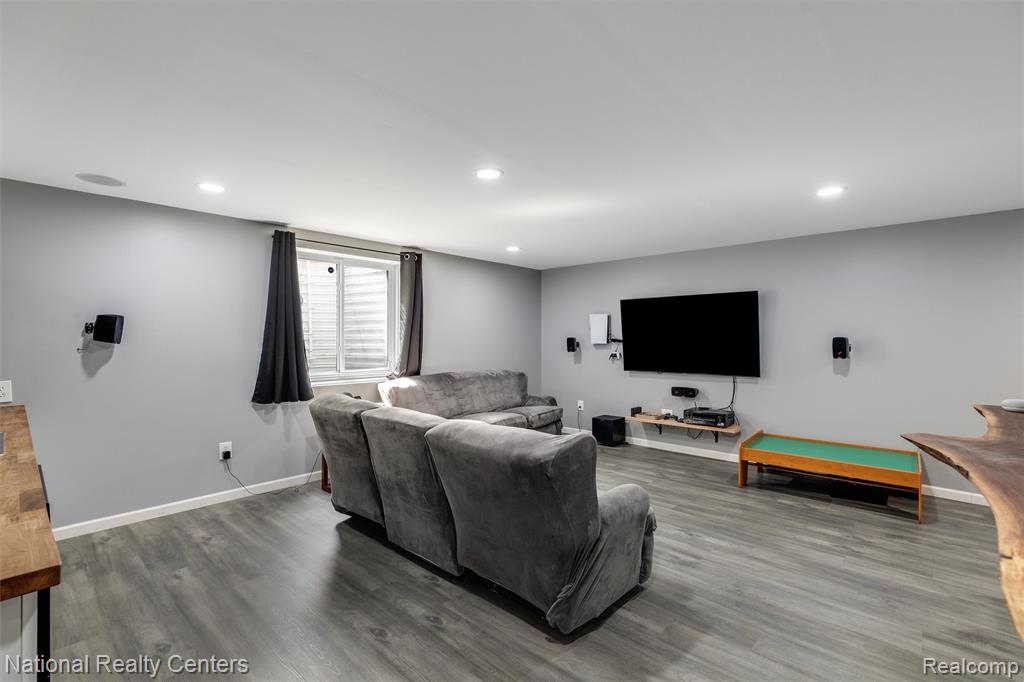 13456 Stamford Road, Belleville, MI 48111 — Photo 25