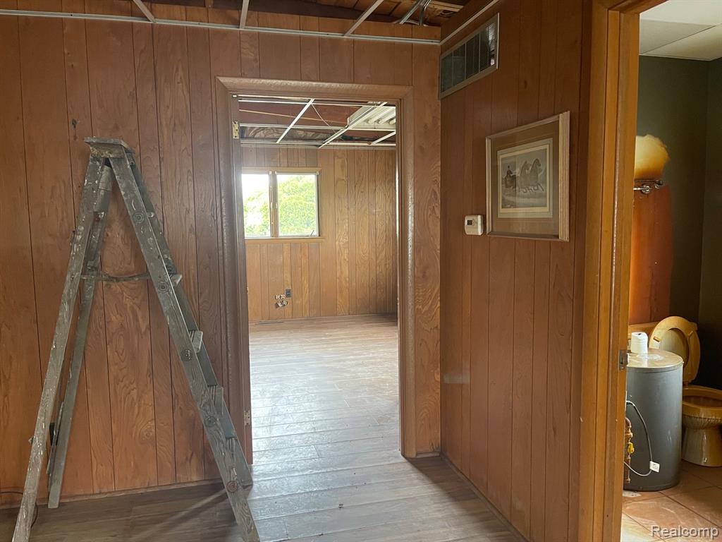 8261 Fenton Road, Grand Blanc, MI 48439 — Photo 14