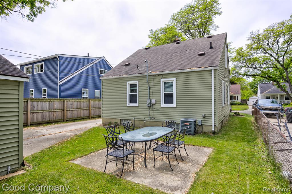 812 N Edgeworth Avenue, Royal Oak, MI 48067 — Photo 43