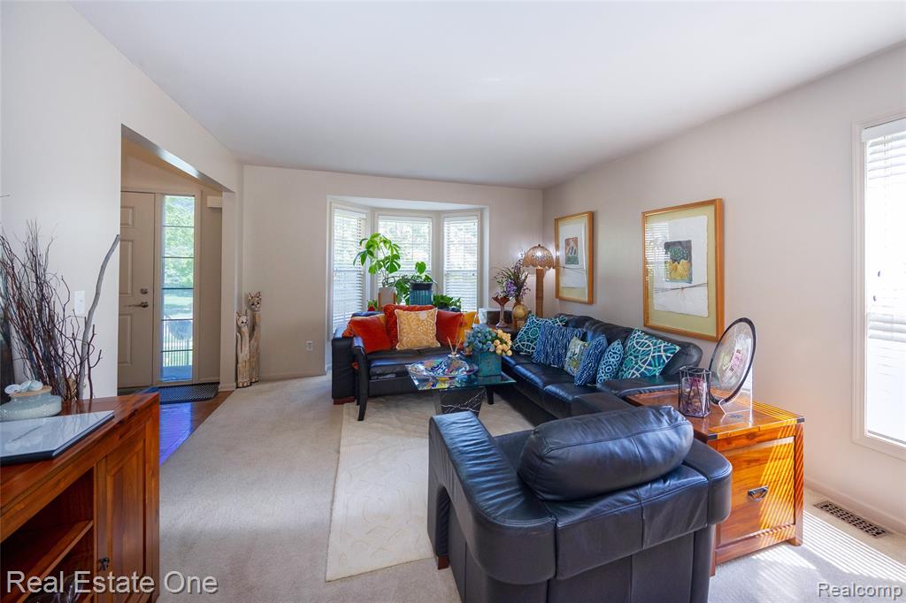 3481 Castlewood Court, Wixom, MI — Photo 24