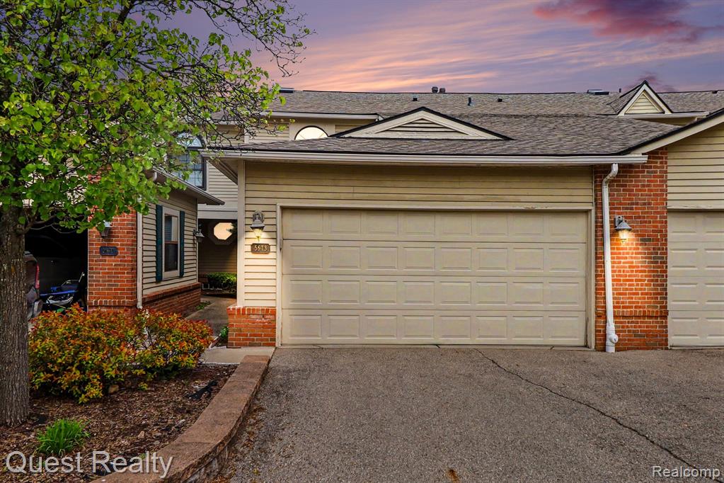 5673 Drake Hollow W Drive W, West Bloomfield, MI — Photo 2