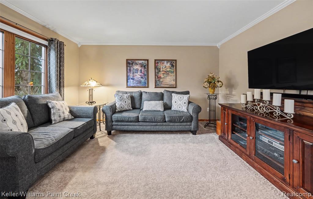 247 Glenmoor Drive S, Rochester, MI 48307 — Photo 18