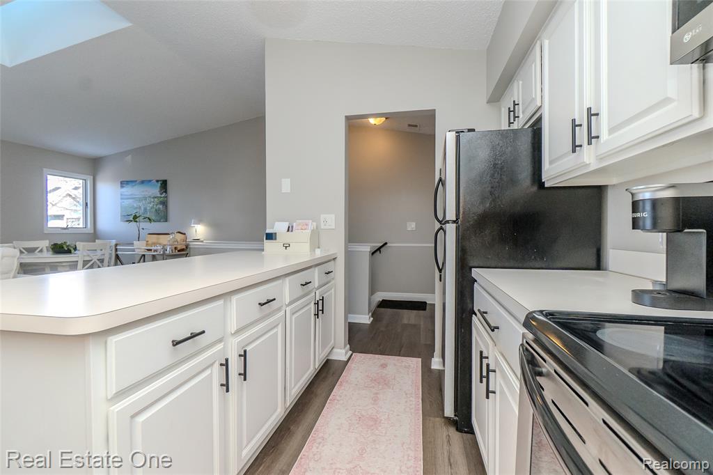 352 Pinewood Drive, Plymouth, MI 48170 — Photo 5