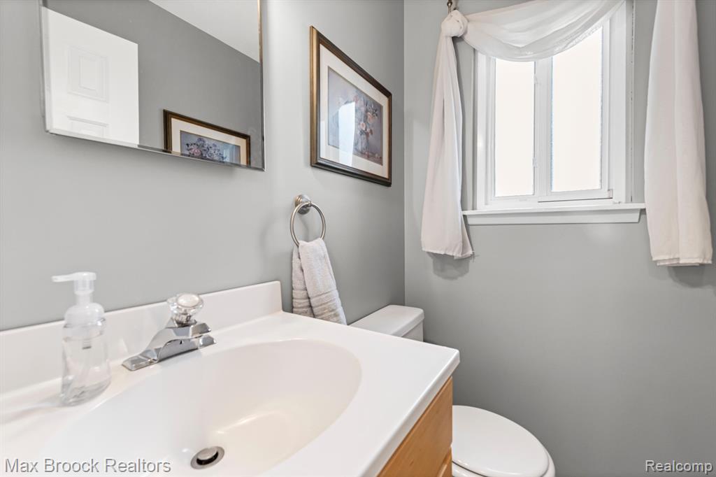 44018 Bannockburn Drive, Canton, MI 48187 — Photo 8