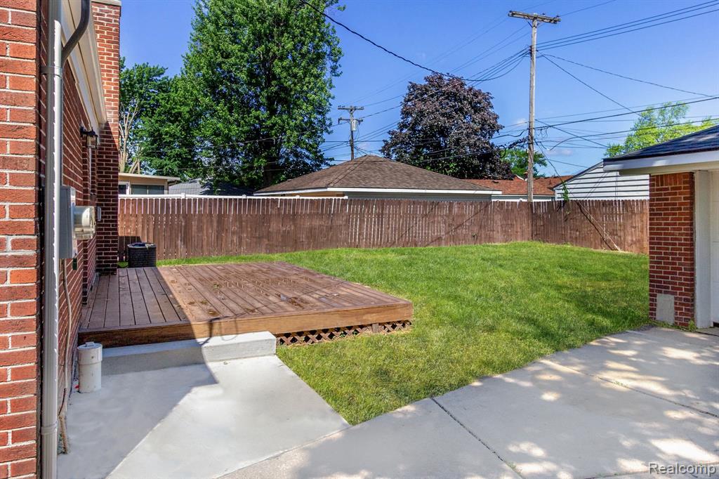 24865 Ridgecroft Avenue, Eastpointe, MI 48021 — Photo 28
