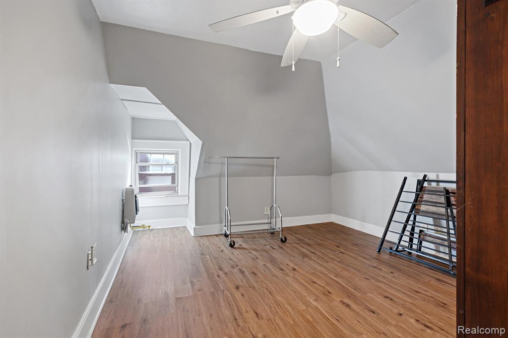 243 E Edsel Ford, Detroit, MI 48202 — Photo 30