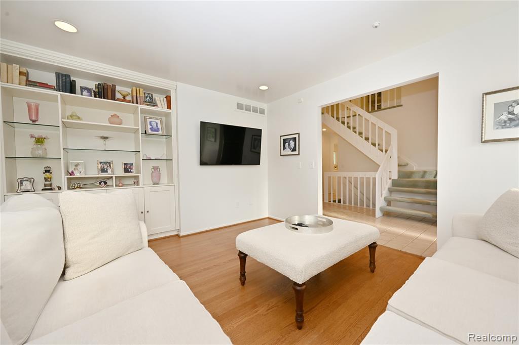 6020 Orchard Ridge Court, West Bloomfield, MI — Photo 19