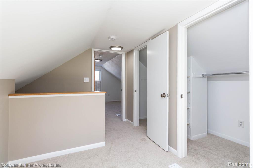 1921 Beverly Street, Sylvan Lake, MI 48320 — Photo 15