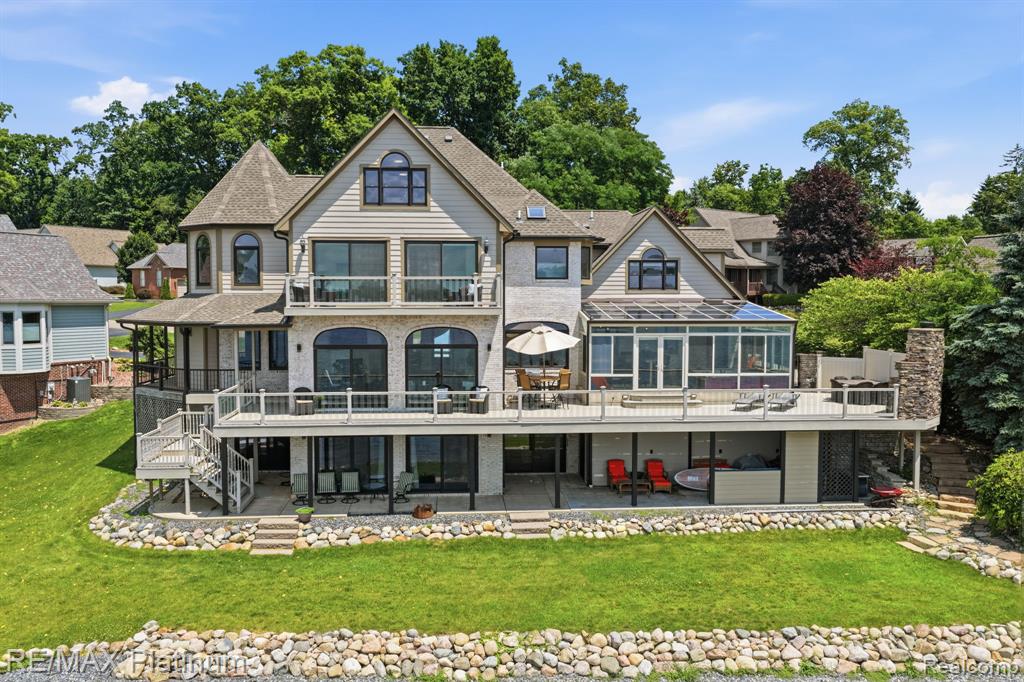 997 Thompson Shore Drive, Howell, MI 48843 — Photo 2
