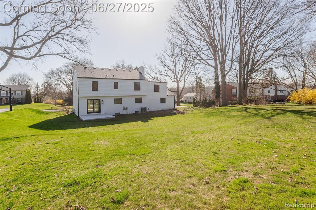 4054 ANTIQUE Lane, Bloomfield Hills, MI 48302 — Photo 31