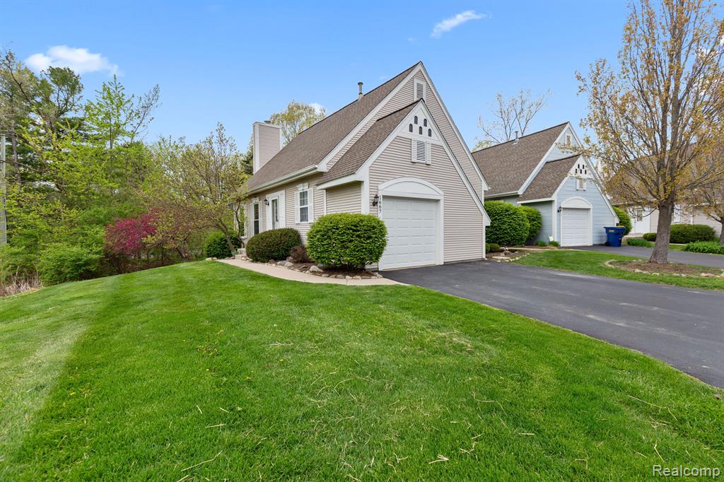 1667 GOLDEN Lane, Ypsilanti, MI 48198 — Photo 27