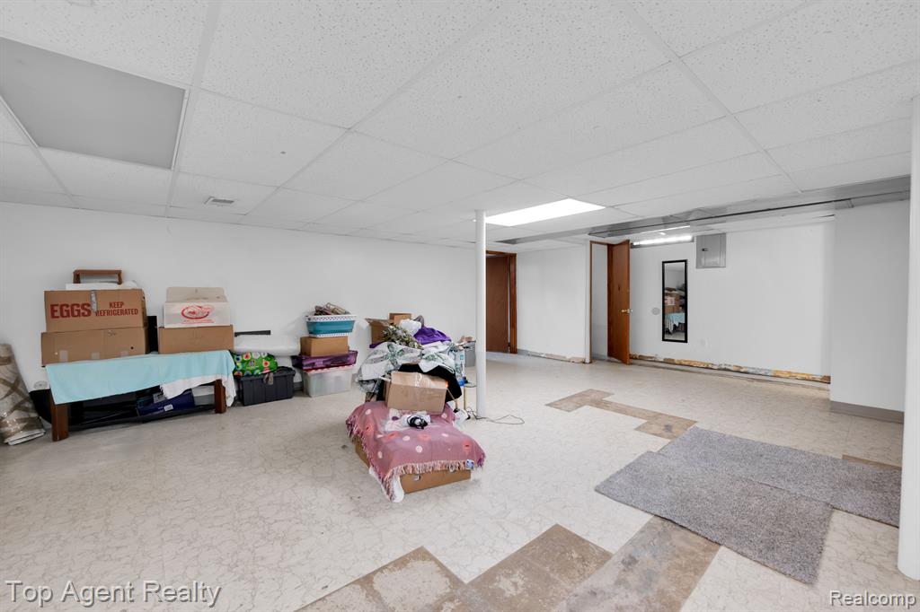 545 SONIA Avenue, Madison Heights, MI 48071 — Photo 18