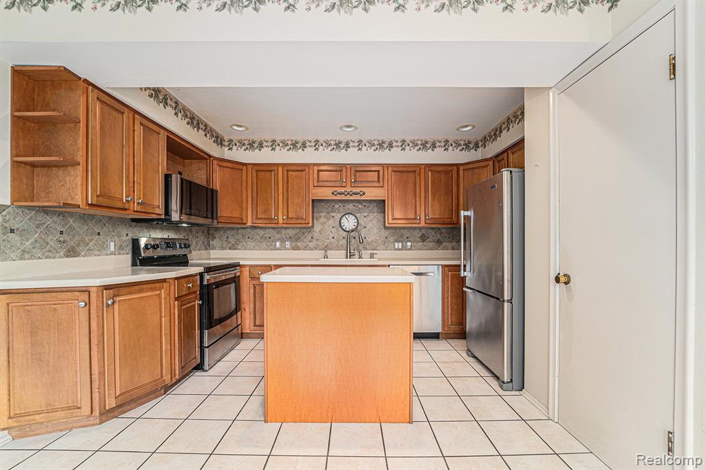 8165 Holcomb Road, Clarkston, MI 48348 — Photo 10