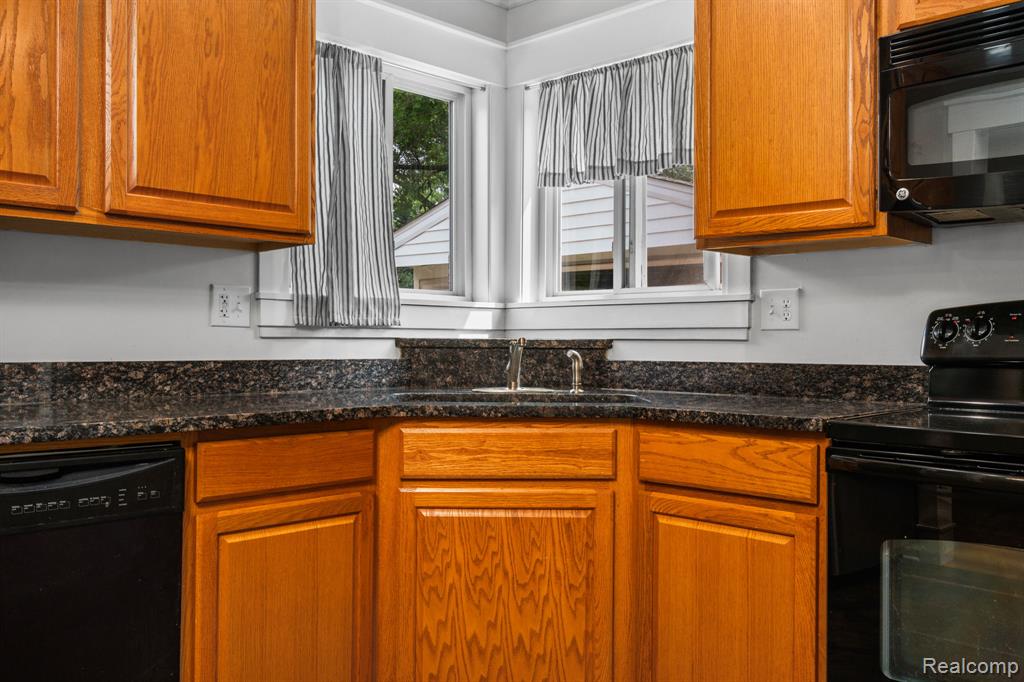 790 Friar Drive, Milford, MI 48381 — Photo 18