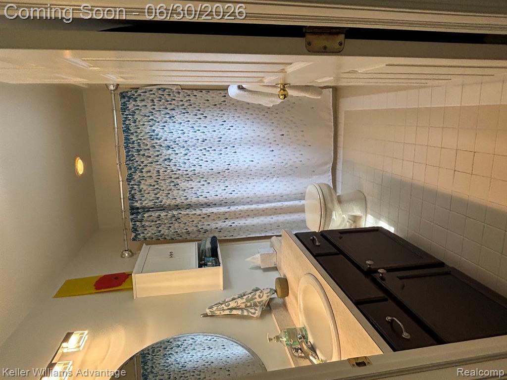5517 Ashby Court, Waterford, MI 48327 — Photo 12